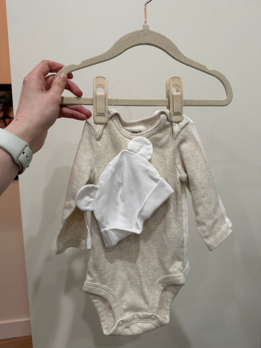 Neutral Long sleeve Onesies & Hats