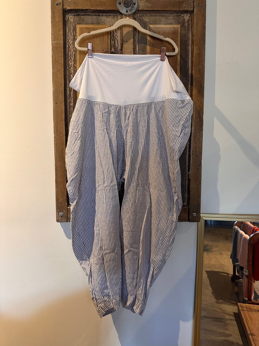 Old Navy Gray & White Striped Pants